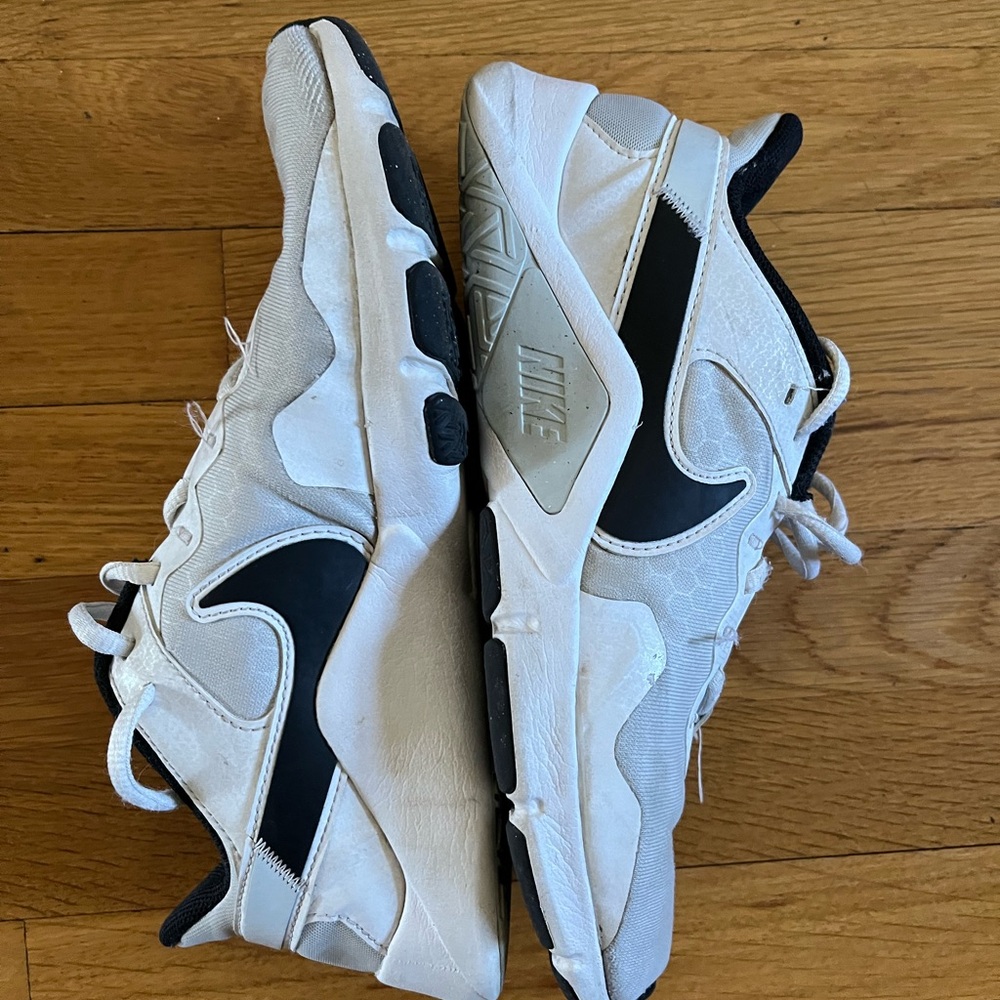 Nike Legend Essential Women Sneakers Trainers size 8
